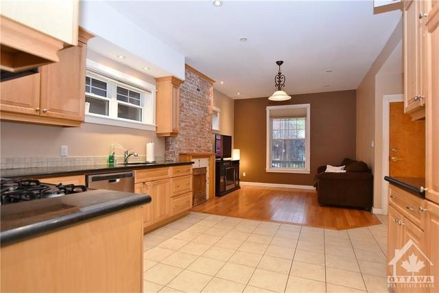 1 - 736 Cooper Street, Condo with 3 bedrooms, 3 bathrooms and 1 parking in Ottawa ON | Image 3