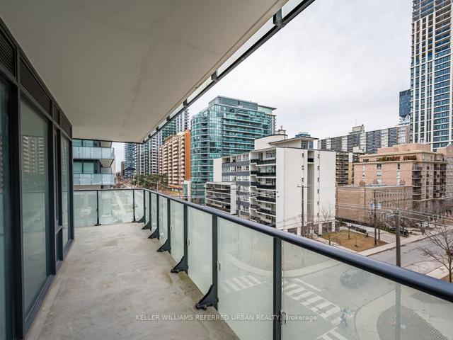 403 - 185 Roehampton Ave, Condo with 2 bedrooms, 2 bathrooms and 0 parking in Toronto ON | Image 8