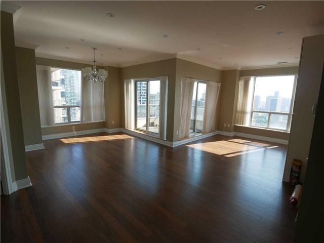 Lph 4 - 909 Bay St, Condo with 3 bedrooms, 3 bathrooms and 1 parking in Toronto ON | Image 4