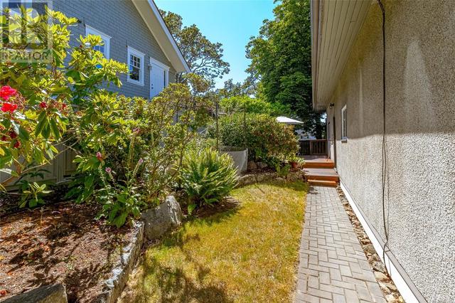 1032 Verrinder Ave, House detached with 6 bedrooms, 4 bathrooms and 5 parking in Victoria BC | Image 41