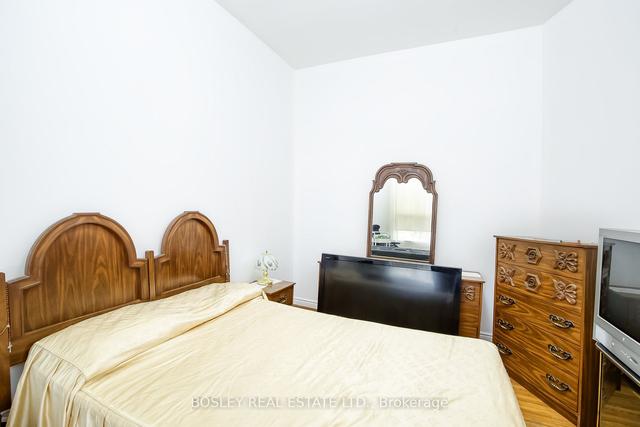 12 O'hara Ave, House attached with 3 bedrooms, 1 bathrooms and 1 parking in Toronto ON | Image 24