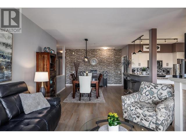 302 - 688 Lequime Road, Condo with 2 bedrooms, 2 bathrooms and null parking in Kelowna BC | Image 4