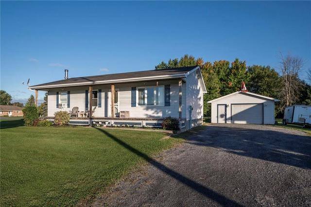 16979 Mcneil Road, House detached with 4 bedrooms, 1 bathrooms and 6 parking in North Stormont ON | Image 1
