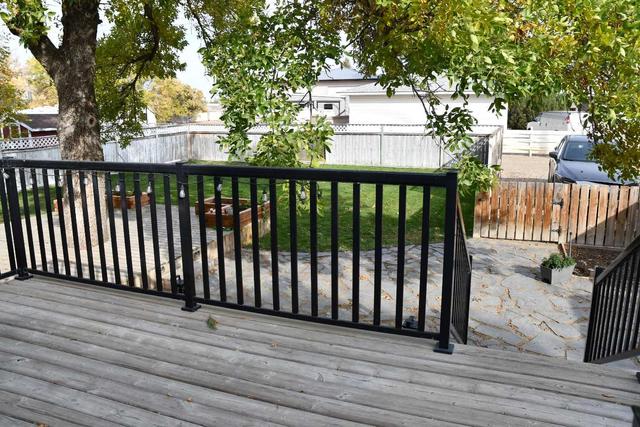 310 3 Avenue N, House detached with 4 bedrooms, 2 bathrooms and 4 parking in Vauxhall AB | Image 5