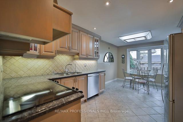 31 Rockcastle Dr, House detached with 4 bedrooms, 3 bathrooms and 6 parking in Toronto ON | Image 8