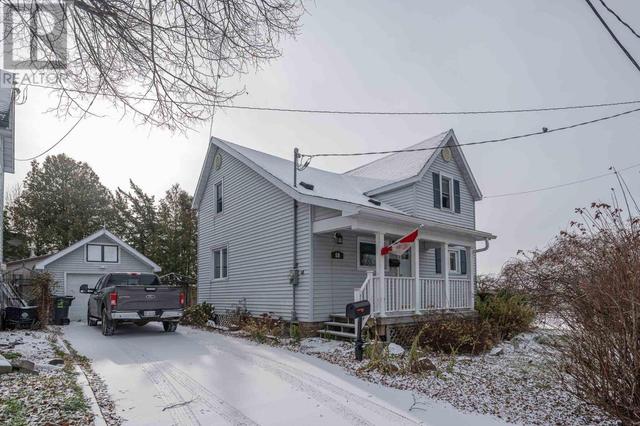 18 Rosedale Pl, House detached with 3 bedrooms, 1 bathrooms and null parking in Sault Ste. Marie ON | Image 2