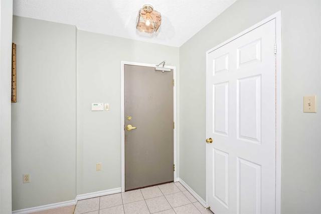 1609 - 20 Cherrytree Dr, Condo with 3 bedrooms, 2 bathrooms and 2 parking in Brampton ON | Image 4