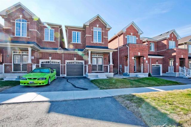 25 Titan Tr, House attached with 3 bedrooms, 3 bathrooms and 2 parking in Markham ON | Image 1