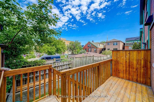 32c Oxford St, House attached with 3 bedrooms, 4 bathrooms and 2 parking in Toronto ON | Image 32
