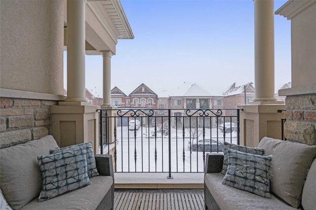 39 Ostrovsky Rd, House semidetached with 3 bedrooms, 3 bathrooms and 2 parking in Vaughan ON | Image 6