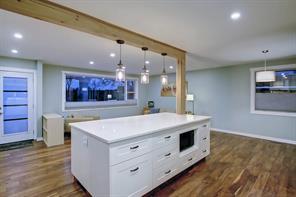 2228 Langriville Drive Sw, House detached with 4 bedrooms, 2 bathrooms and 2 parking in Calgary AB | Image 14