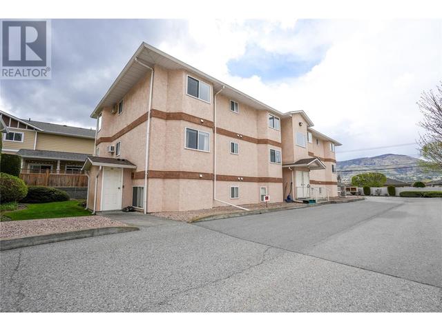 4 - 3322 South Main Street, Condo with 2 bedrooms, 2 bathrooms and 2 parking in Penticton BC | Image 1