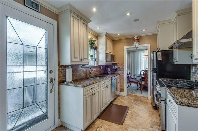 74 Brimorton Dr, House detached with 3 bedrooms, 2 bathrooms and 2 parking in Toronto ON | Image 6