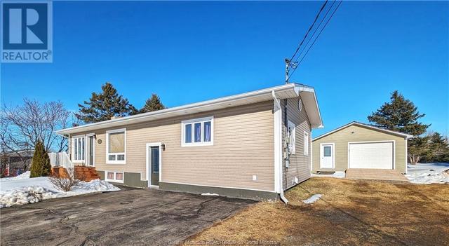 45 Leger St, House detached with 3 bedrooms, 2 bathrooms and null parking in Caraquet NB | Image 11