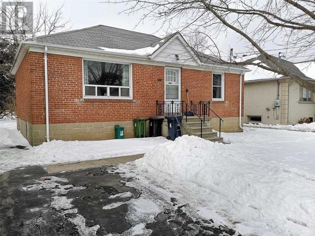 202 Mcallister Rd, House detached with 2 bedrooms, 2 bathrooms and 3 parking in Toronto ON | Image 1
