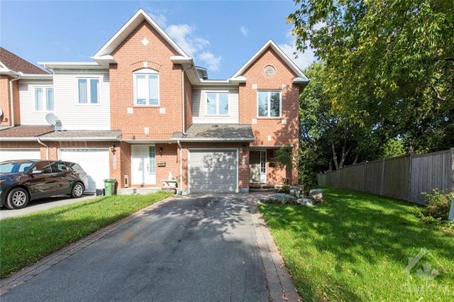 6228 Arbourwood Drive, Townhouse with 3 bedrooms, 3 bathrooms and 3 parking in Ottawa ON | Image 2
