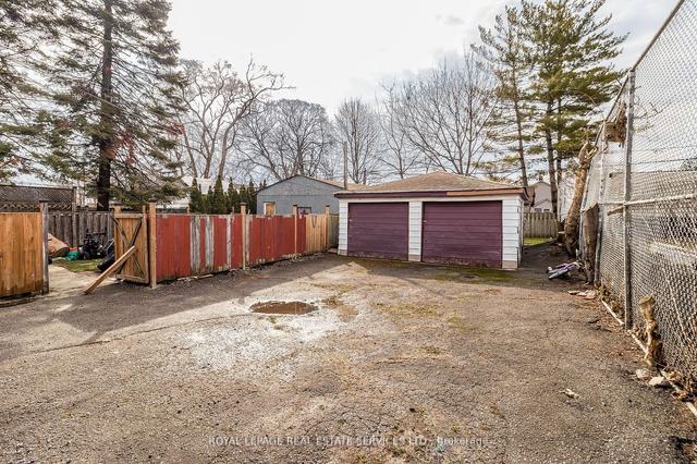 11 Dennis Ave, House detached with 4 bedrooms, 3 bathrooms and 2 parking in Toronto ON | Image 32