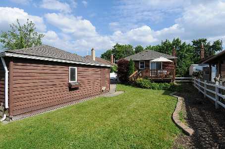 404 Valermo Dr, House detached with 3 bedrooms, 2 bathrooms and 5 parking in Toronto ON | Image 9