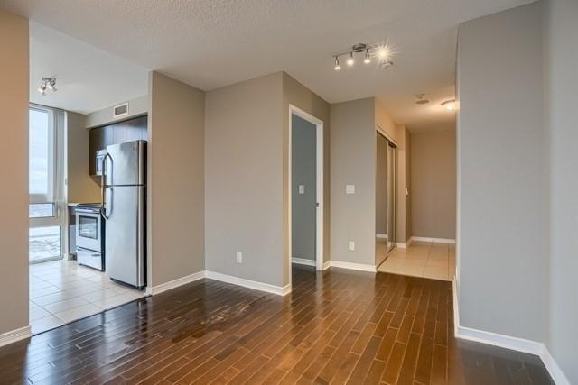 Lph 7 - 3 Michael Power Pl, Condo with 2 bedrooms, 2 bathrooms and 1 parking in Toronto ON | Image 5