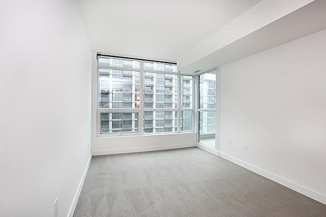1011 - 15 Singer Crt, Condo with 1 bedrooms, 2 bathrooms and 1 parking in Toronto ON | Image 7