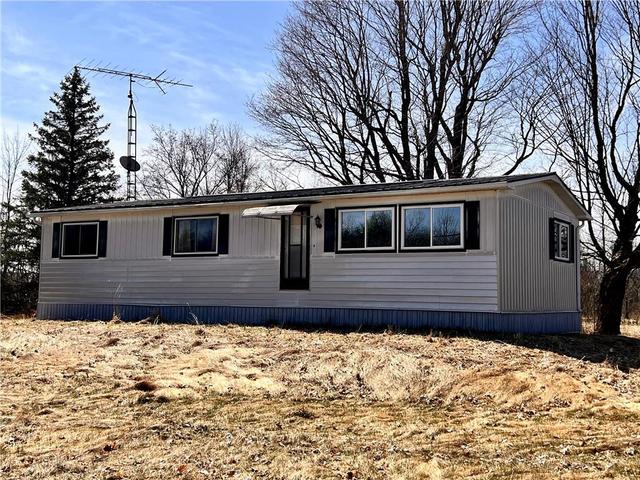 1782 Highway 15 Highway, House detached with 2 bedrooms, 1 bathrooms and 5 parking in Rideau Lakes ON | Image 1