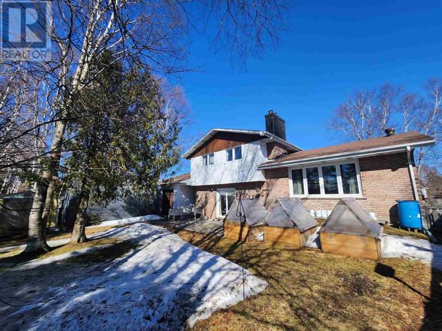 118 Superior Ave, House detached with 3 bedrooms, 1 bathrooms and null parking in Wawa ON | Image 7