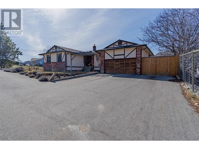 365 Zinfandel Avenue, House detached with 4 bedrooms, 3 bathrooms and 2 parking in Oliver BC | Image 4