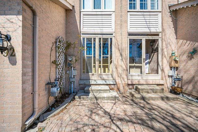 92 Cedarwood Cres, House attached with 3 bedrooms, 3 bathrooms and 3 parking in Brampton ON | Image 33