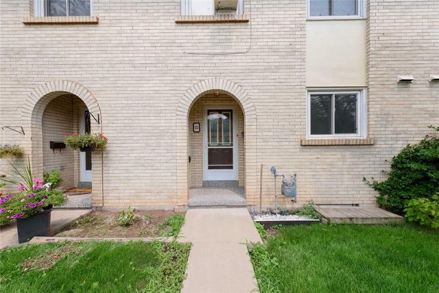 33 - 41 Nadia Pl, Townhouse with 3 bedrooms, 3 bathrooms and 1 parking in Oakville ON | Image 1