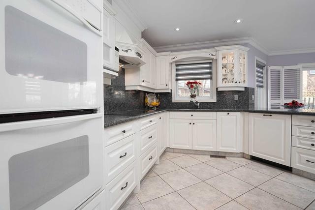 155 Adrian Cres, House detached with 4 bedrooms, 3 bathrooms and 6 parking in Markham ON | Image 5