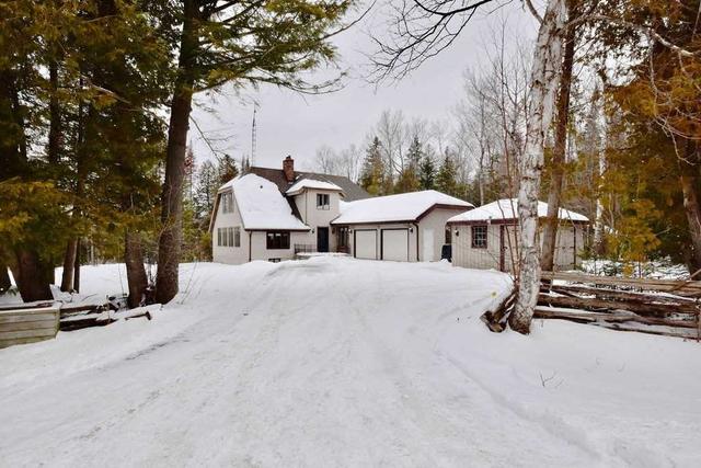 969 King's Wharf Rd, House detached with 4 bedrooms, 3 bathrooms and 10 parking in Kawartha Lakes ON | Image 1