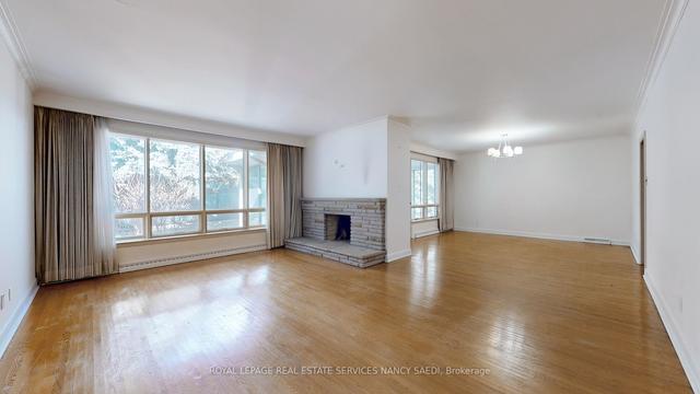 26 Harrison Rd, House detached with 4 bedrooms, 4 bathrooms and 6 parking in Toronto ON | Image 2