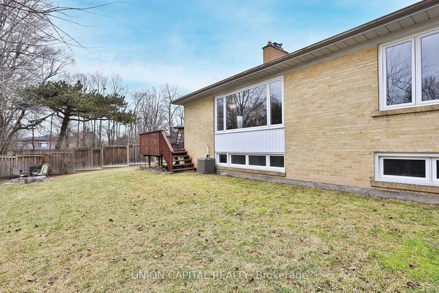 12 Firthway Crt, House detached with 3 bedrooms, 2 bathrooms and 5 parking in Toronto ON | Image 31