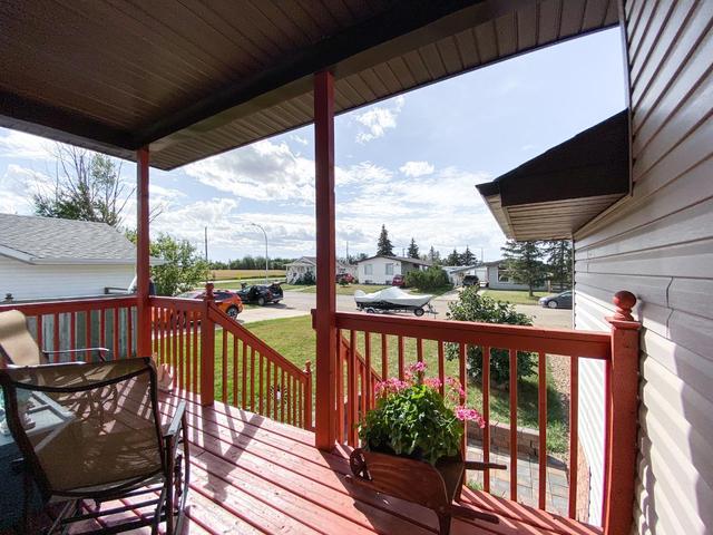 4503 50 Street, House detached with 3 bedrooms, 2 bathrooms and 4 parking in Saddle Hills County AB | Image 4