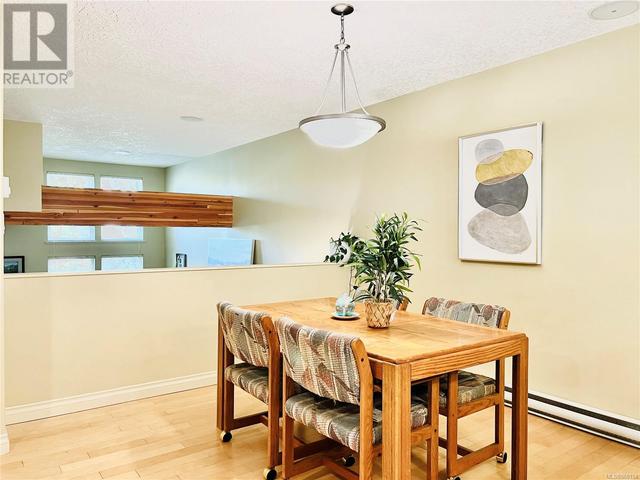 5 - 1405 Mallek Cres, House attached with 3 bedrooms, 3 bathrooms and 1 parking in Victoria BC | Image 11