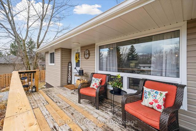 231 Lakeshore Dr, House detached with 2 bedrooms, 1 bathrooms and 10 parking in Kawartha Lakes ON | Image 34
