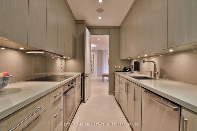 18b - 22 St Thomas St, Condo with 1 bedrooms, 2 bathrooms and 2 parking in Toronto ON | Image 4