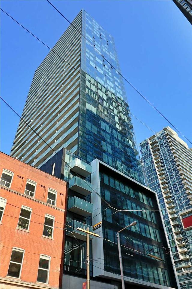 2806 - 11 Charlotte St, Condo with 2 bedrooms, 1 bathrooms and 1 parking in Toronto ON | Image 12