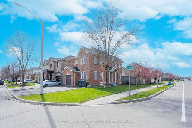 320 Edenbrook Hill Dr, House detached with 3 bedrooms, 3 bathrooms and 4 parking in Brampton ON | Image 1