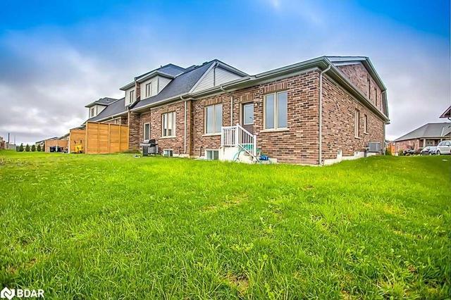 61 Kingsmere Crescent Crescent, House attached with 5 bedrooms, 3 bathrooms and 4 parking in New Tecumseth ON | Image 24