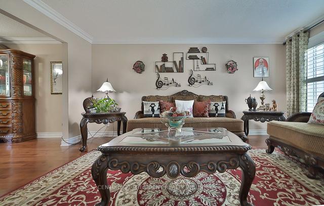 12 Lafleur Crt, House detached with 4 bedrooms, 5 bathrooms and 6 parking in Brampton ON | Image 3