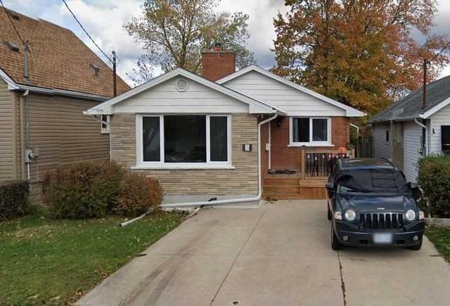 main - 5 Alexandra Blvd, House detached with 3 bedrooms, 1 bathrooms and 1 parking in St. Catharines ON | Image 1