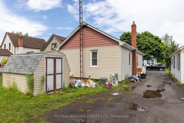 18 Edith St, House detached with 3 bedrooms, 1 bathrooms and 2.5 parking in St. Catharines ON | Image 8