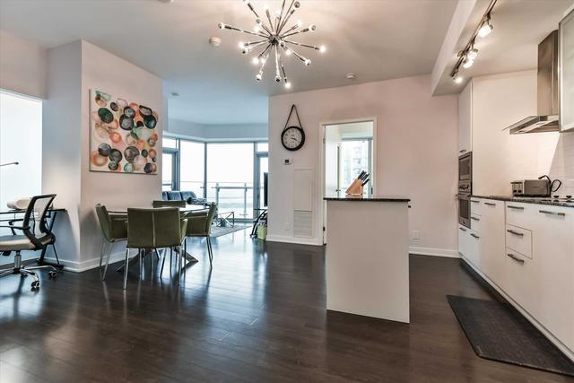 5503 - 14 York St, Condo with 3 bedrooms, 2 bathrooms and 1 parking in Toronto ON | Image 4