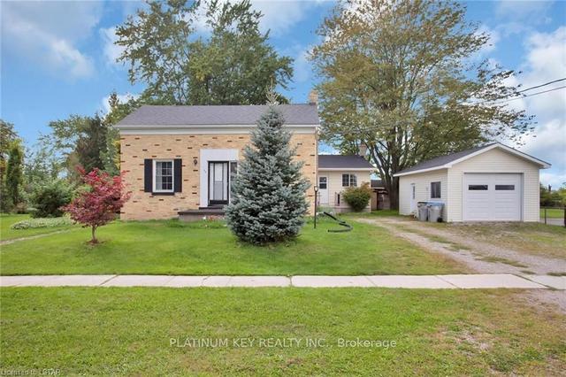 36 King St N, House detached with 5 bedrooms, 2 bathrooms and 11 parking in South Huron ON | Image 12