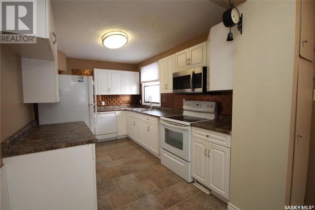 92 24th Street, House detached with 4 bedrooms, 2 bathrooms and null parking in Battleford SK | Image 7