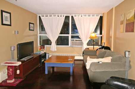 1612 - 15 Vicora Linkway Way, Condo with 2 bedrooms, 1 bathrooms and 1 parking in Toronto ON | Image 2