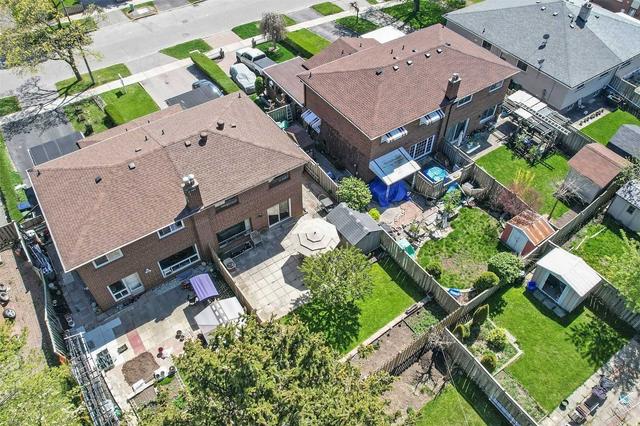66 Cairnside Cres, House semidetached with 3 bedrooms, 2 bathrooms and 4 parking in Toronto ON | Image 33