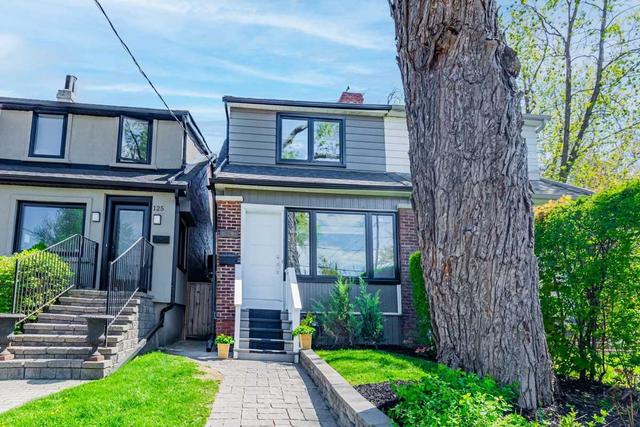 129 Maplewood Ave, House semidetached with 3 bedrooms, 2 bathrooms and 1 parking in Toronto ON | Image 1