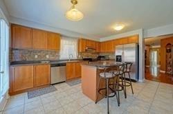 32 Benmore Cres, House detached with 4 bedrooms, 4 bathrooms and 6 parking in Brampton ON | Image 5